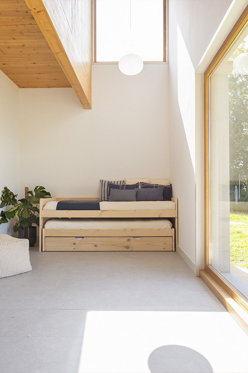 Imagen de ambiente 1 para:Cama compacta de madera de pino con nido